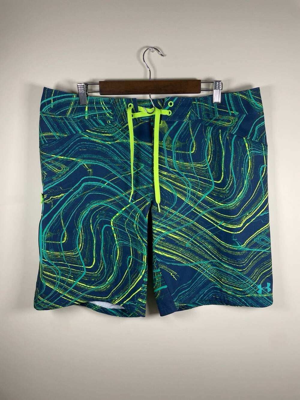 Under Armour HeatGear Storm1 Loose Board Shorts Men's Size 38 Navy/Green Topo